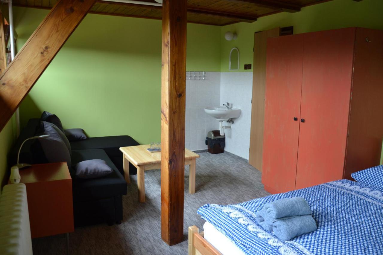 Penzion Pod Severakem Lučany nad Nisou Exteriör bild